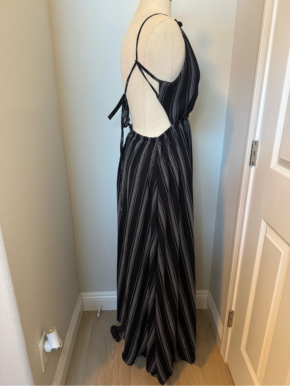Lulus Stripe a Chord Black Striped Cutout Backless Midi Dress NWT - Picture 4 of 7